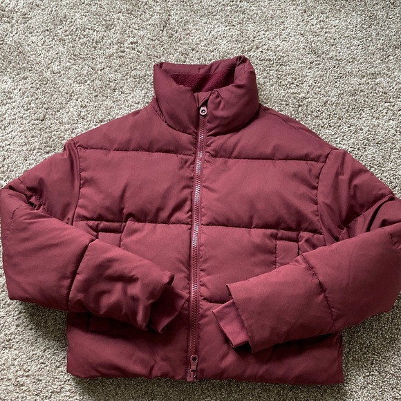 Girlfriend Collective Wine Cropped Recycled Puffer Jacket Minimalist Edgy sz XS - Picture 4 of 13